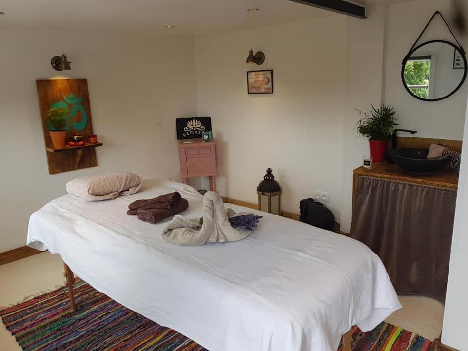 La Belmontaise Bed and Breakfast Beaumont-sur-Sarthe Exteriör bild